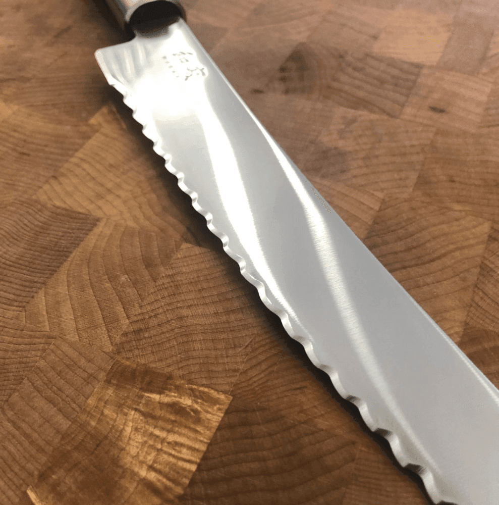 KAI Wasabi Black Brødkniv (23 cm)