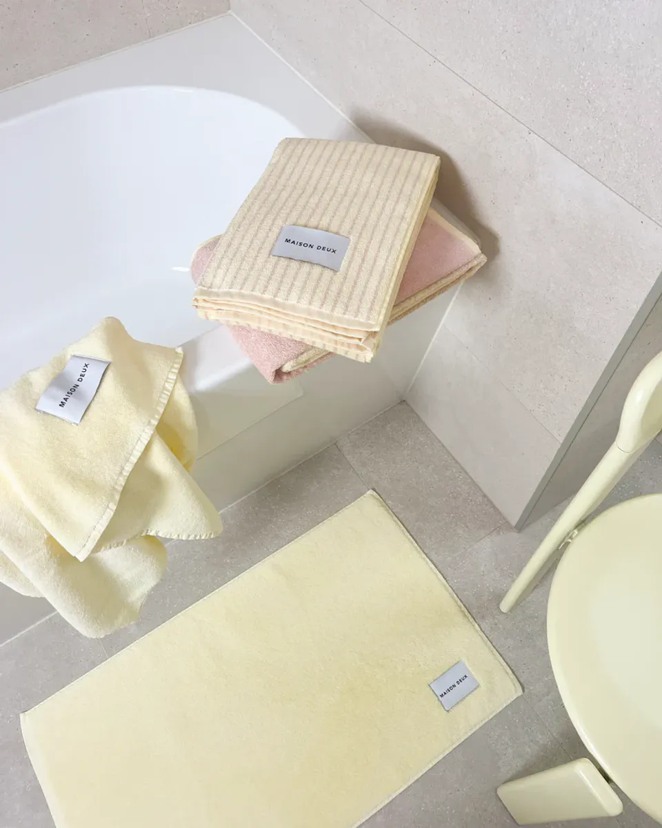 Maison Deux Solid Badehåndkle Butter Yellow 70x140 cm