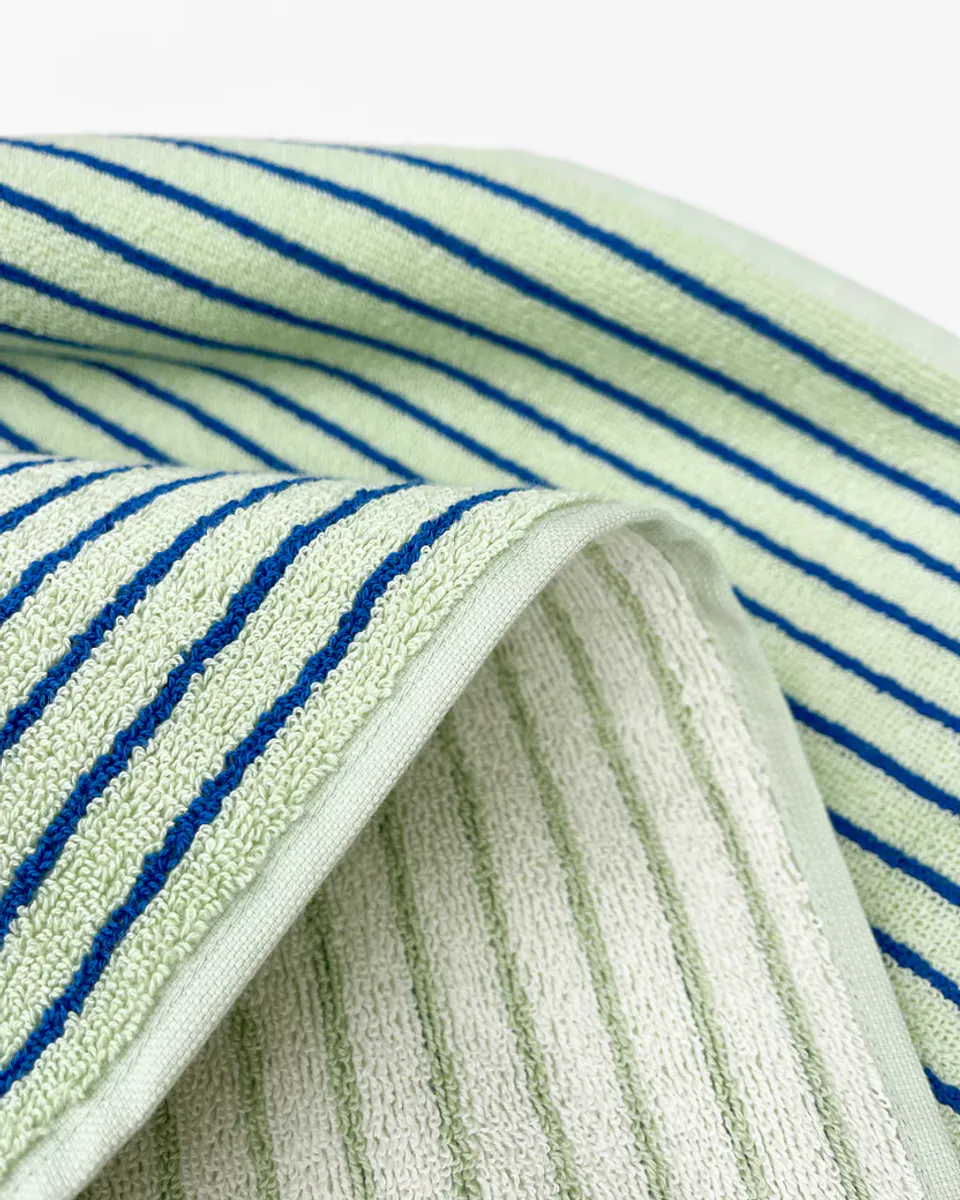 Maison Deux Dual Stripe Badehåndkle Sage Cobalt Blue 70x140 cm