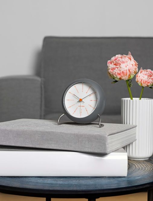 Hovedbilde Arne Jacobsen Bankers Bordklokke Mørk Grå Ø11 cm