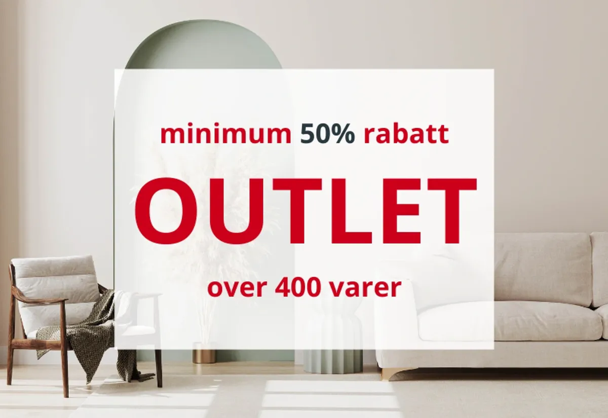 Outletkampanje med minimum 50 % rabatt på over 400 varer – moderne interiør i bakgrunnen.